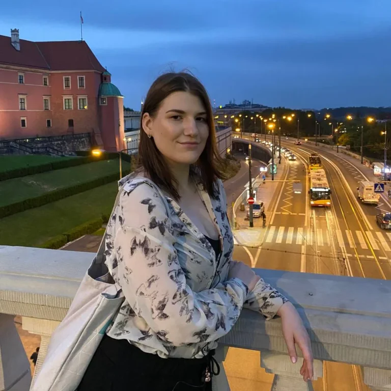 Mia, stylistka paznokci w salonie Gram Of Beauty