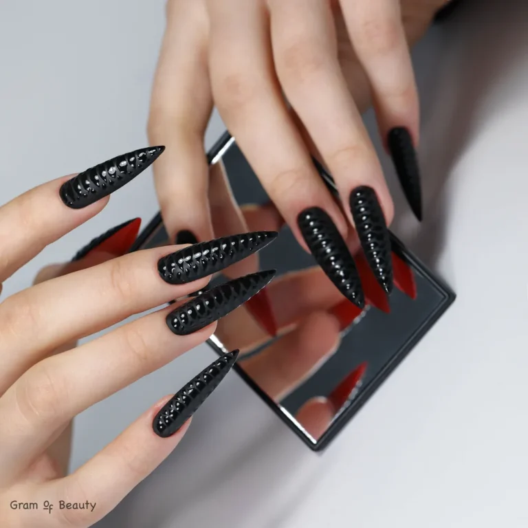 Przed\u0142u\u017cone paznokcie \u017celowe z czarnym zdobieniem - salon Gram Of Beauty